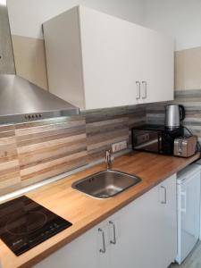 Designer 1 bedroom apartment White Tree 2 minutes to the beach in the city center, Puerto de la Cruz, Tenerife