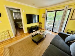 Just Steps to Folly Field Beach - 2 bd 2 ba condo