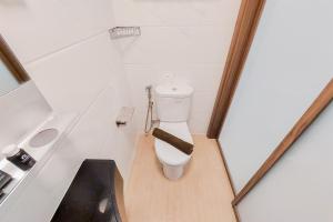 Nice Studio Apartment at Sky House BSD By Travelio