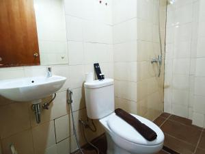 Luxury 2BR at Vida View Makassar Apartment By Travelio