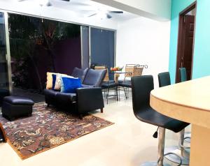 A unas cuadras del muelle, restaurantes & lifestyle