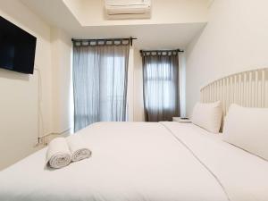 Cozy and High Floor Studio Room at Vida View Makassar Apartment By Travelio