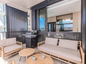 Hemingway Palm Beach - Premium Oceanview Apartments by Burleigh Letting