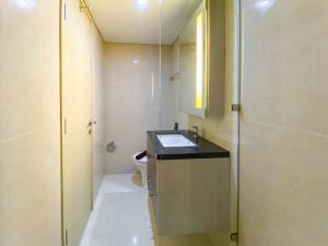 Homey and Comfort Living Studio Apartment Warhol (WR) Residences By Travelio