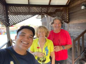 RUMAH KAYU ED BEACH Cafe