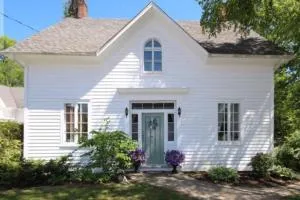 Historic 1853 Kingsgate Lakehouse - Delta