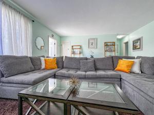 Sunrise Delight 2 min walk to Beach Essentials