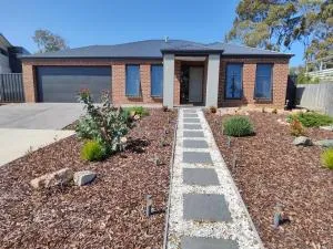 Spacious 3bdrm home next to Captains Cove Resort - Captains Edge - Raymond Island