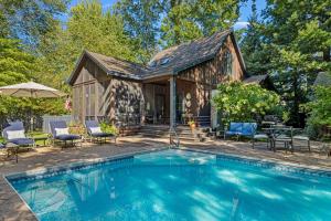 Bella and Dulce's Lakehouse