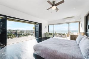 Stunning Ocean Views 2 Pools 10 min walk to beach