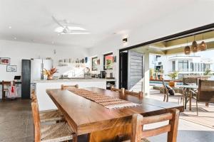 Stunning Ocean Views 2 Pools 10 min walk to beach