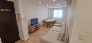 Newly renovated 5min beach & 2min train station - 瓦洛里