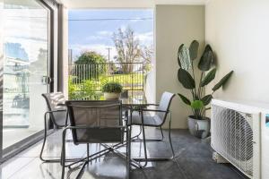 Tranquil Apt Major Hospital Precinct w Parking