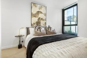 Tranquil Apt Major Hospital Precinct w Balcony