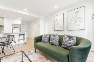 Tranquil Apt Major Hospital Precinct w Balcony