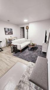 Newly Renovated One Bedroom Unit USA SIDE - 3hvězdičkové hotely ve městě Niagara Falls