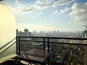 Spacious Unit in Gramercy Makati