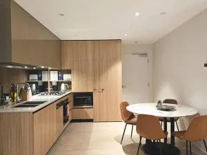 Walk To Shopping & University Premium Apartment - Epping