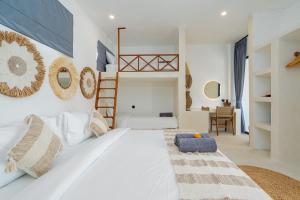 Villa Kleoa - Luxury 4 Bedrooms Villa Walking Distance to Seseh Beach