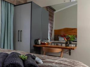 The Hank Maribashoek Adventure Lodge