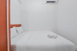 Warm and Minimalist 2BR at Serpong Garden Apartment By Travelio