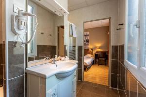 Logis Hotels et restaurant La Pause Rn7 : photos des chambres