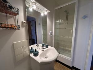 Appartements Studio cosy en centre-ville, proche Thermes - FR-1-541-135 : photos des chambres