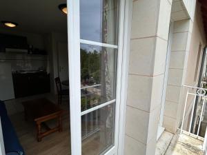 Appartement T2 avec balcon et piscine commune, près des Thermes - FR-1-541-150