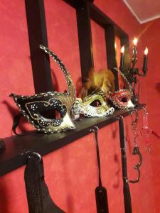 Appartements LOVE ROOM Le rouge et noir : photos des chambres