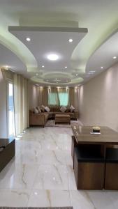 شقة فندقية فاخرة في ارقى موقع على اول فيصل الرئيسي فوق معامل الفا للايجار