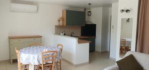 Maisons de vacances Mini villa - T2 climatise, proche des plages : photos des chambres