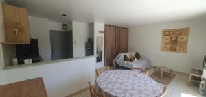 Maisons de vacances Mini villa - T2 climatise, proche des plages : photos des chambres