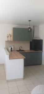 Maisons de vacances Mini villa - T2 climatise, proche des plages : photos des chambres