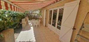 Maisons de vacances Mini villa - T2 climatise, proche des plages : photos des chambres