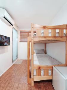 Phòng 2 Giường Đơn Có Phòng Tắm (Twin Room with Bathroom)