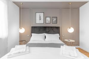 -Free Pool and Parking- Garda House Apartments