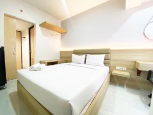 Homey and Modern Studio The Alton Apartment By Travelio