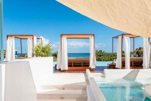 Sixteen bedrooms villa in Playa del Carmen