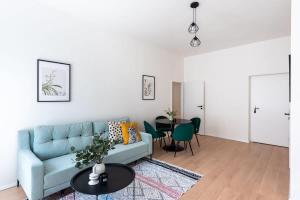 Unique Old Town 2BR Oasis with Sofa Bed