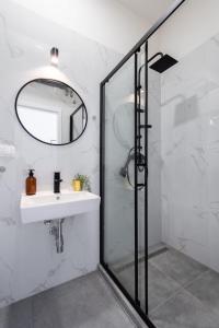 Unique Old Town 2BR Oasis with Sofa Bed