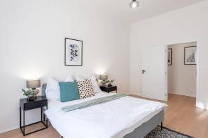 Unique Old Town 2BR Oasis with Sofa Bed