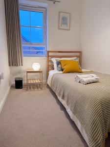 Coventry Canal House With Parking Included