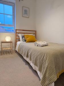 Coventry Canal House With Parking Included