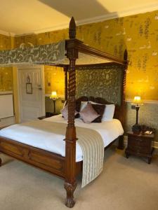 Lillie's Room room in Langtry Manor Hotel