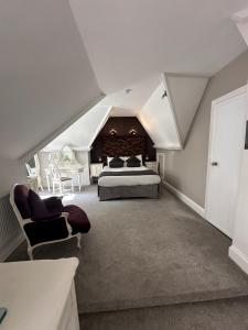 Luxury Suite room in Langtry Manor Hotel