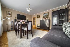 Szczepin Spacious Apartment by BookingHost