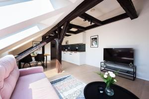 Wonderful Romantic Old Town Apt