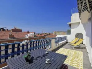 5 PAPON - Dernier étage - Terrasse à ciel ouvert - Garibaldi - Nice