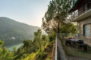 Bhimtal Lake View 3BHK w Pool-Waking Dream Cottage - Алмора