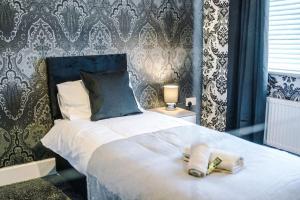 Sleeps 7, Games Room, Perfect For Groups, Driveway, Smart TV, Available For Long Stays